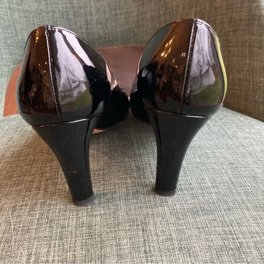 Stuart Weizman Women’s patient leather peep toe black heels size 8. EUC!